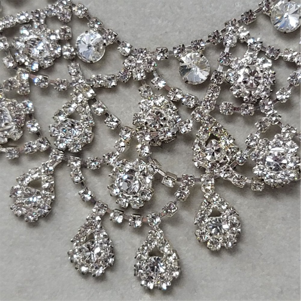 Glamorous Rhinestone Necklace Silver Elegant - Picture 4 of 10